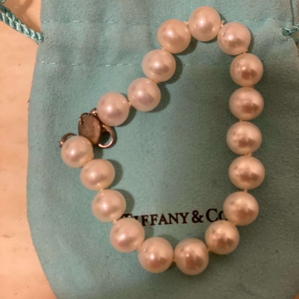 REAL 🔥🔥🔥Tiffany & co. Pearl bracelet